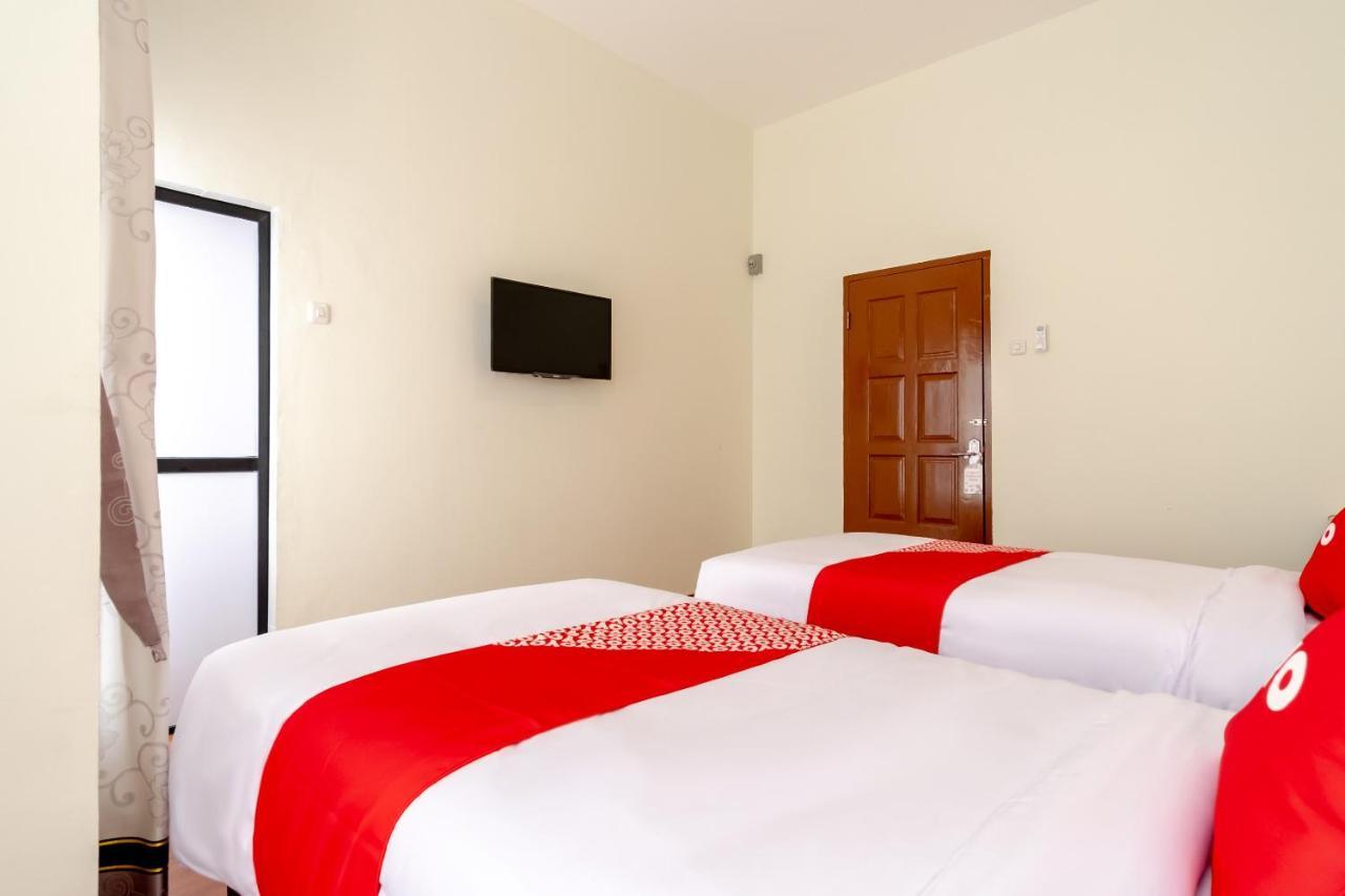 Oyo 1940 Cendana Homestay Syariah Медан Экстерьер фото